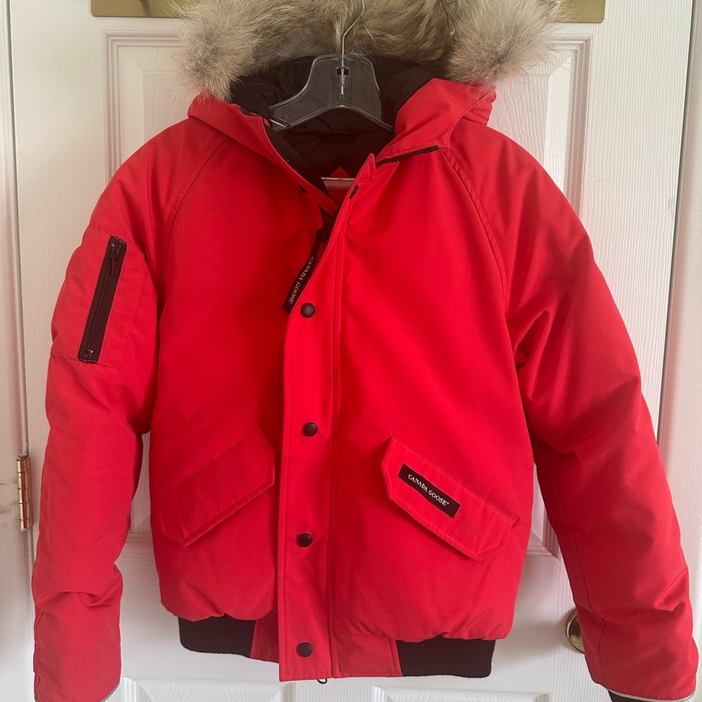 Canada Goose Red Puffer Jacket Weather-Resistant Hooded